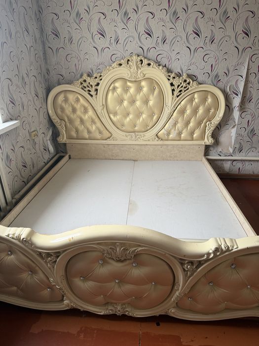 Продам спальный гарнитур