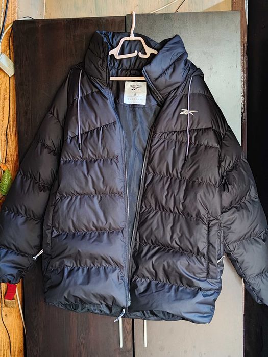 Чисто ново пухено зимно яке от серия Training на Reebok