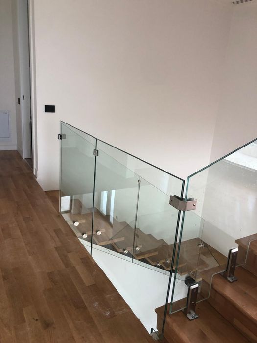 Balustrada sticla-scari-balcon-terasa