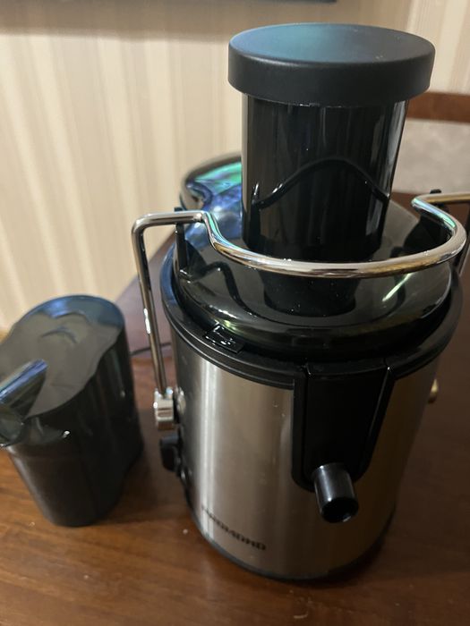 Продам соковыжималку REDMOND