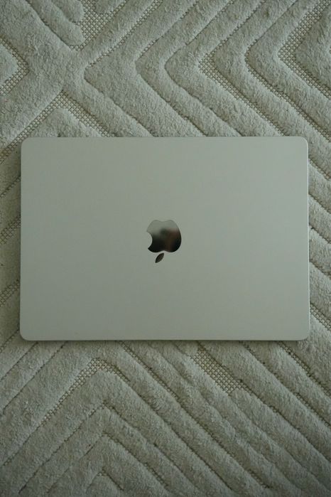 Apple MacBook Air M2 13.6” | Starlight