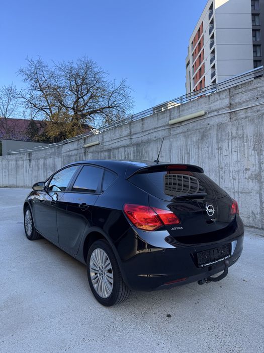 Opel Astra J 2011, 122.000 km