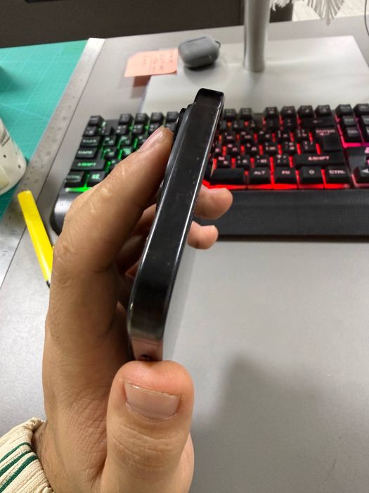 Iphone 16 pro max 256 blek titan