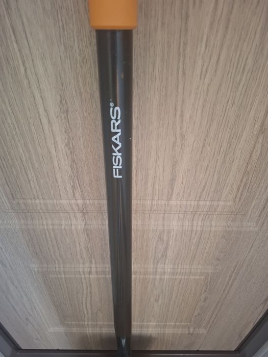 Лопата совковая FiISKARS