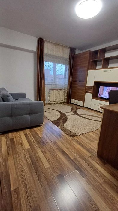 Inchiriez apartament  1 cam. zona Piata Cipariu,