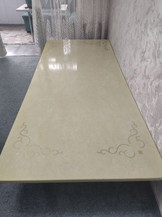 Продается большой гостиный стол