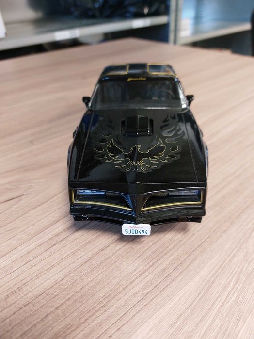 Artisan Collection Pontiac Firebird Trans Am 1977 1/18