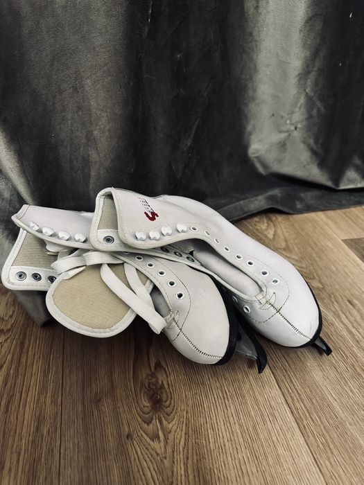 Продам коньки фигурные