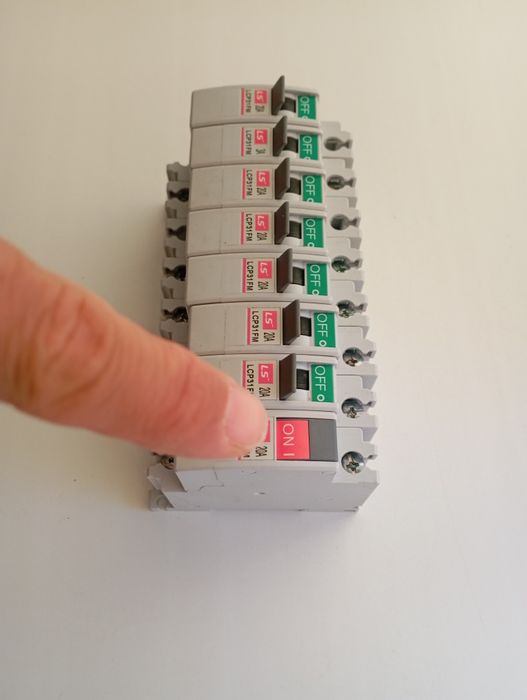 Продам автоматический выключатель