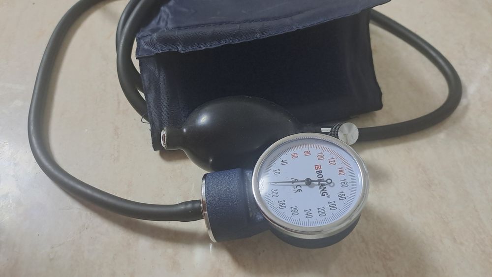 Tensiometru manual cu stetoscop, aparat de tensiune