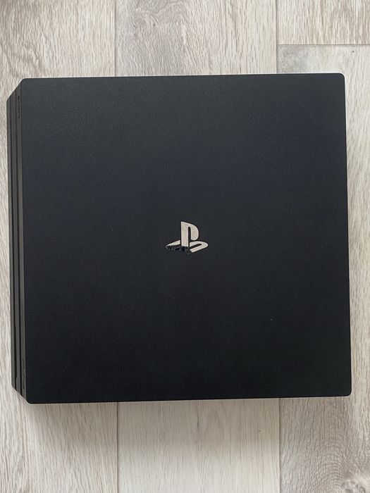 Продам PlayStation 4 Pro 1TB