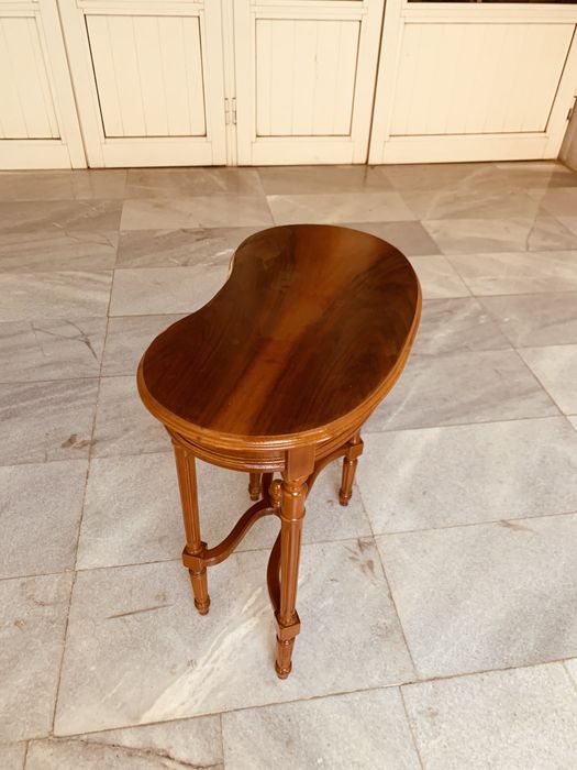 Антикварна едуардиянска бъбрековидна помощна маса – орех