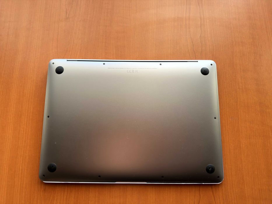 MacBook Air M1 – 8GB RAM / 256GB SSD | Stare impecabilă