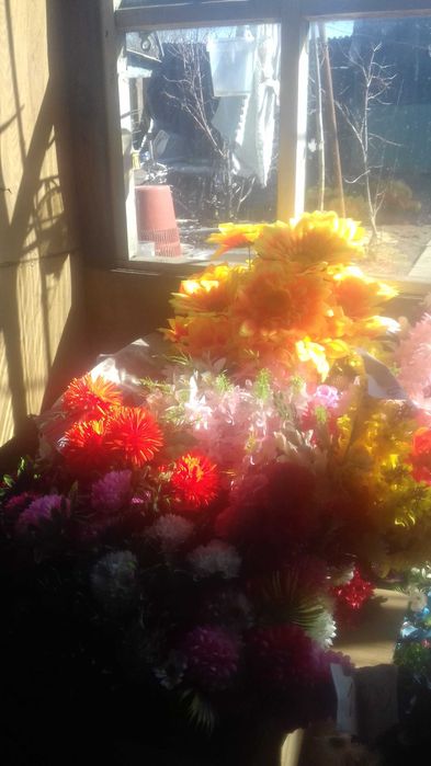 продам искуственые цветы