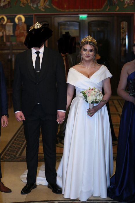 Vand rochie de mireasa Oscar Bride!