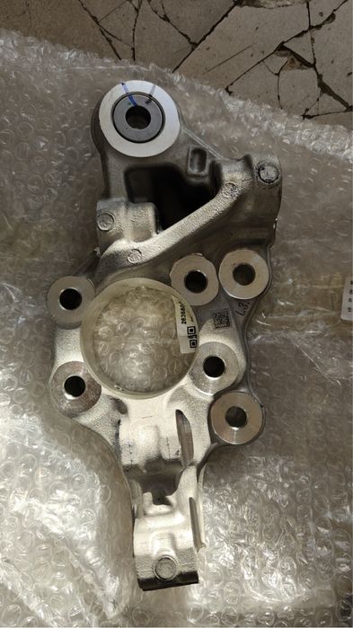 Цапфа для Шевроле Монза заднее левое колесо