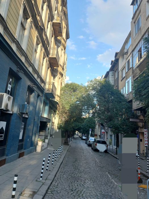 Продава  помещение със статут на магазин