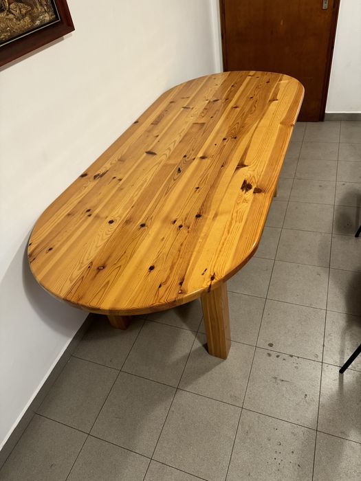 Масивна дървена маса с 10 стола