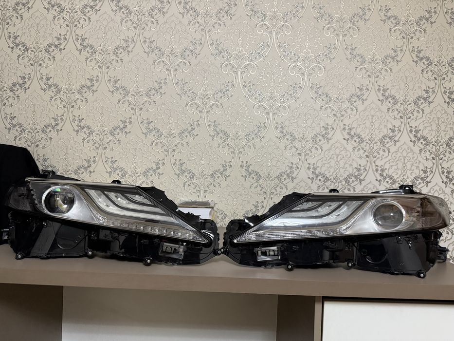 продам фары Camry 70