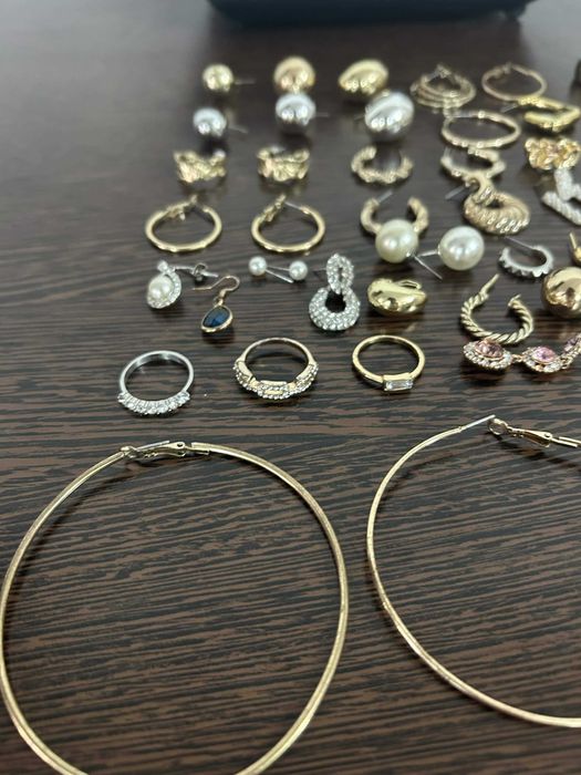 Lot accesorii argintii aurii inele cercei bratari