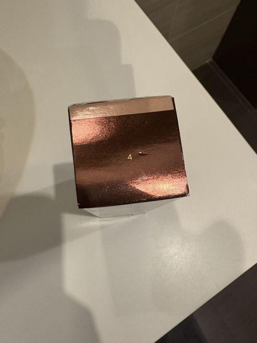 Hourglass veil skin tint, нов