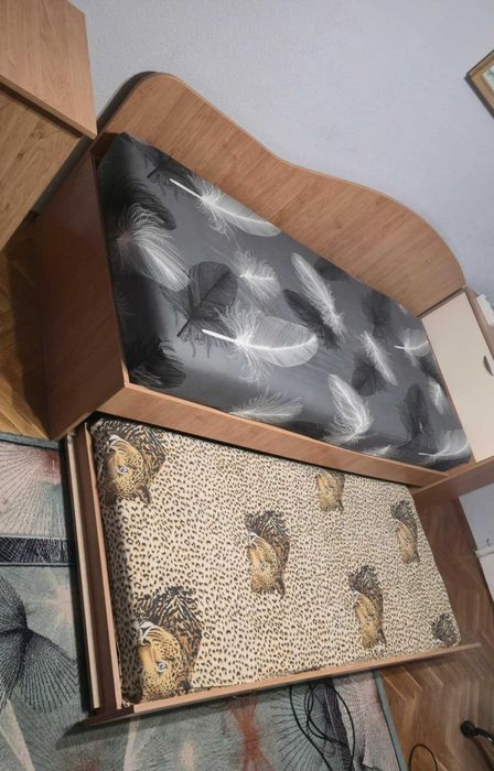 Продавам сандвич легло с ракла и бюро