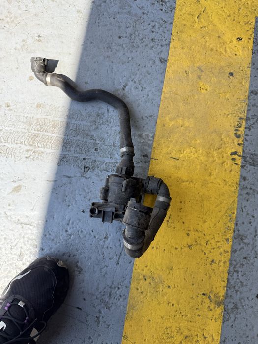 Pompa apa electrica bmw g11 g12 g30 g31 750i 550i n63 furtun apa g11