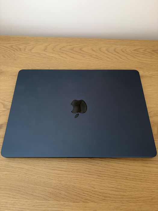 MacBook Air M3 - 16GB RAM, 100% батерия