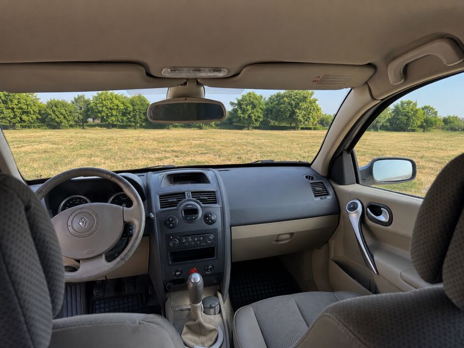 Reno megan 2 sedan