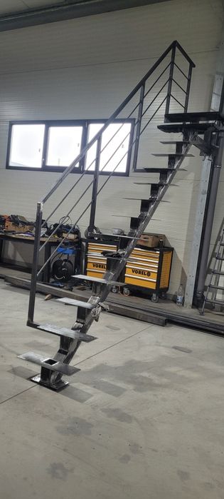 Scara metalica pentru interior