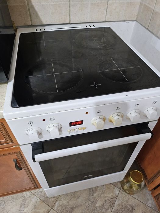 Стара печка на Gorenje с керамичен плот