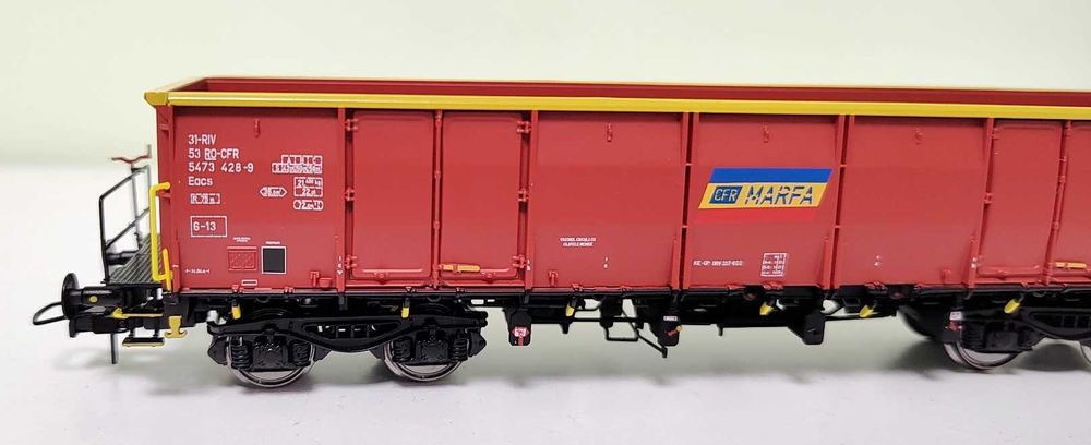 macheta vagon Eacs CFR Marfa var. rosu din set Albert Modell 500028 H0