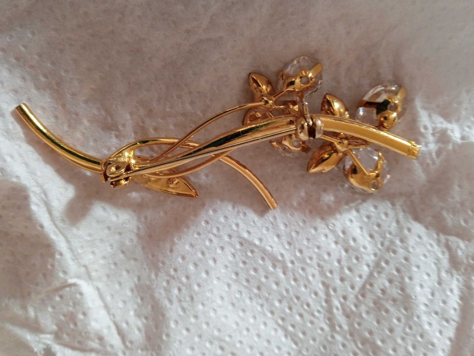 Брошка паяк с камъни Брошка цветя