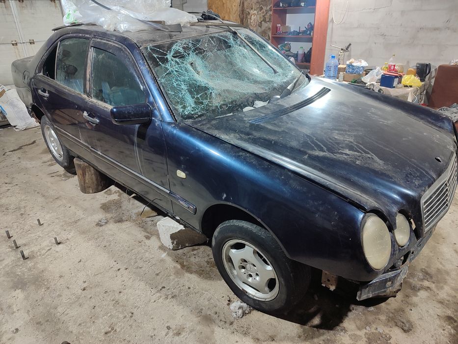 Запчасти на Мерседес W210 E200