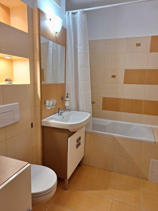 Inchiriere Apartament 4 camere, zona Strand 1 (zona liceul O. Ghibu)