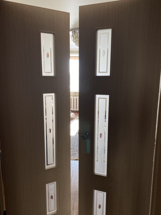 Межкомнатные двери 8 штук