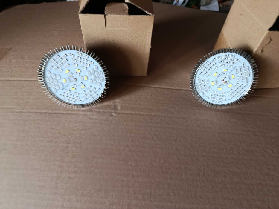 Лед лампа с 3 цвята-стимулира разтежа на  разстенията