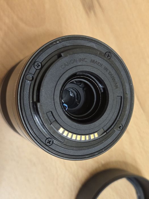 Obiectiv Canon EF-M 55-200mm ca nou cu parasolar