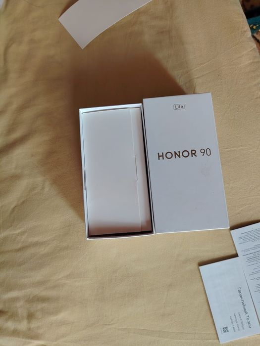 Продам телефон Honor90