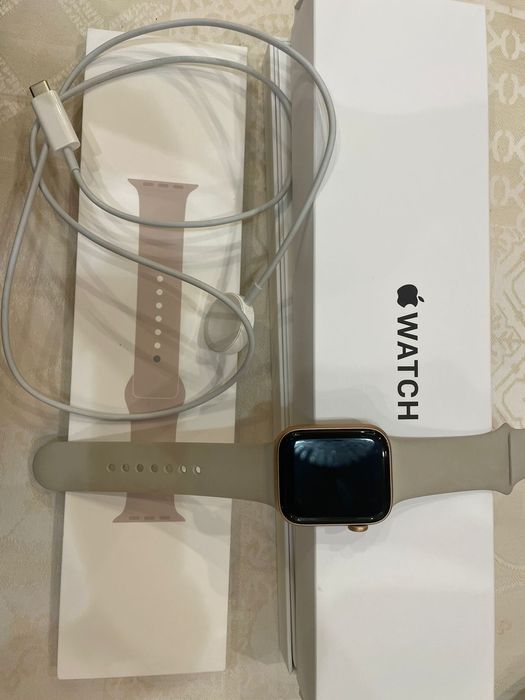 Продам Apple Watch SE 44mm Gold