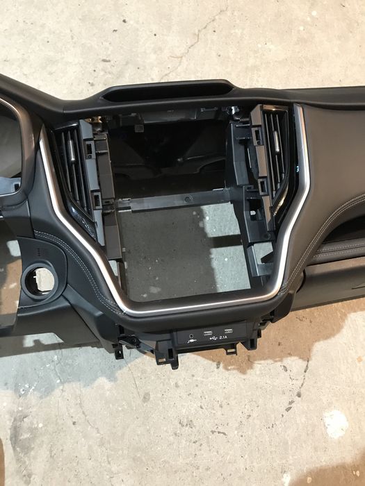 Plansa bord subaru outback 2021-2026