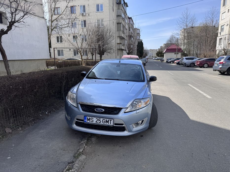 Vand sau schimb Ford Mondeo Berlina