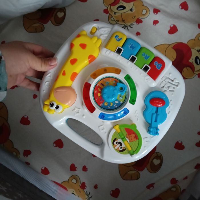 Jucărie muzicală interactivă