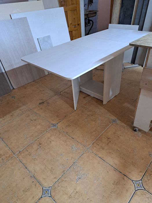 Продам стол книжку