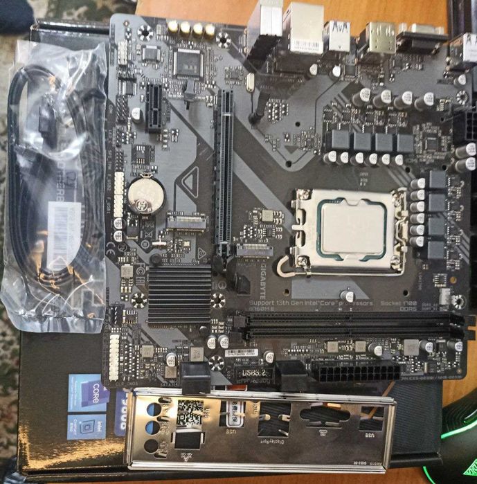 Gigabyte B760M E DDR5+i5 12400F