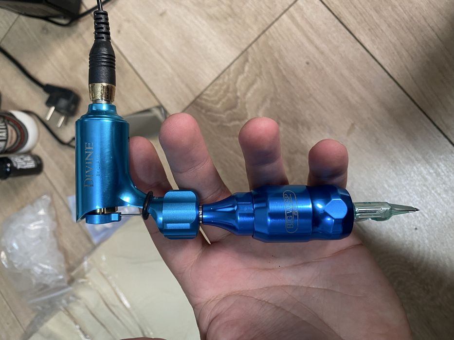 Kit complet tatuaj – aparat pen + sursă + ace + consumabile