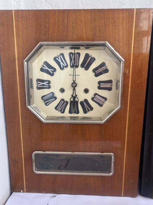 Продам часы ЯНТАРЬ (антиквариат), весы бытовые (антиквариат)