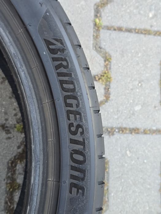 235 40 20 Bridgestone