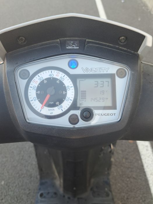 Scuter Peugeot Vivacity 3,  2T, 50cm3. Carte+talon