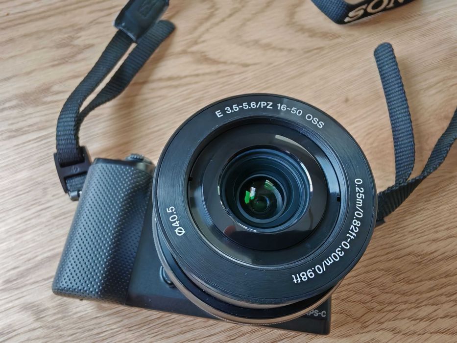 Aparat foto Mirrorless Sony Alpha A5000